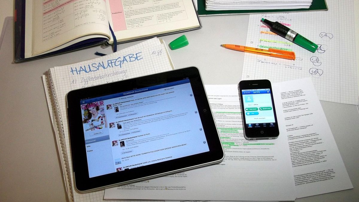 Digital Homework and Class Diary: Replacing the Paper Diary Without Losing Accountability
